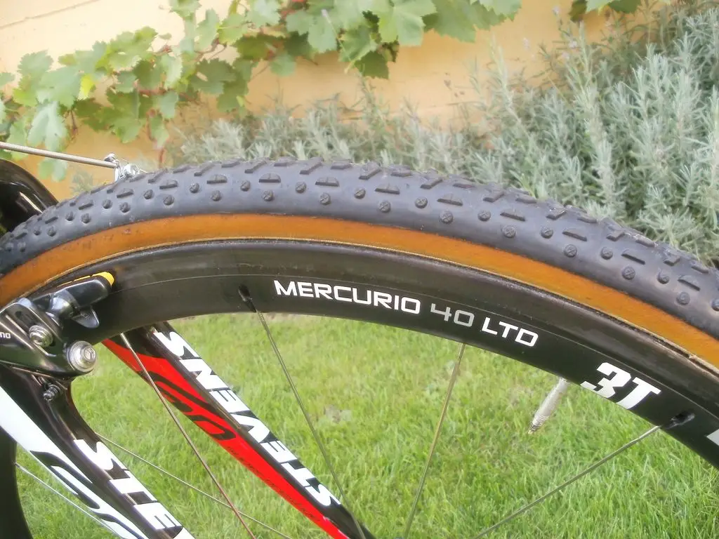 3T Mercurio 40 full carbon tubulars on Vardaros\' bike. © Christine Vardaros