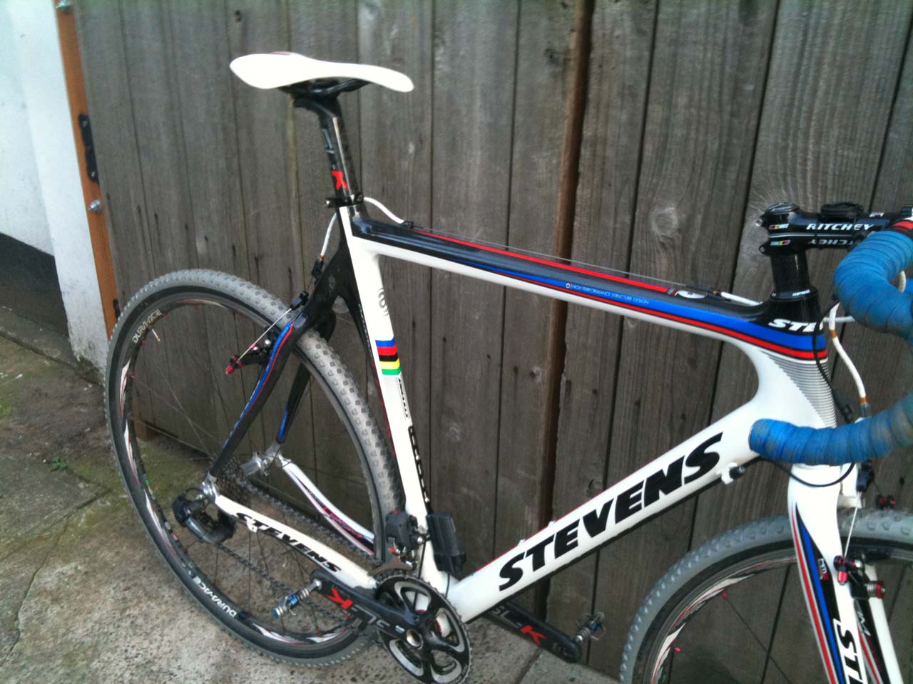 Personal preference led to a Ritchey cockpit and FSA SL-K carbon cranks and seatpost © Chris Bagg