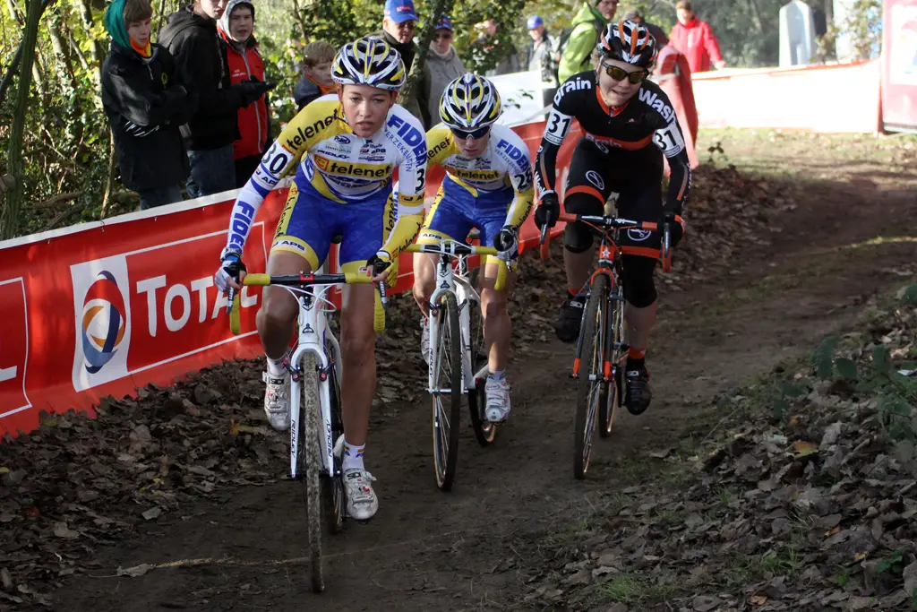 Sophie de Boer leads Pavla Havlikova and Sanne van Paassen in the first lap. ©Bart Hazen