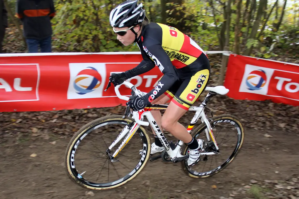 Sanne Cant flying the Belgian national champion kit. ©Bart Hazen
