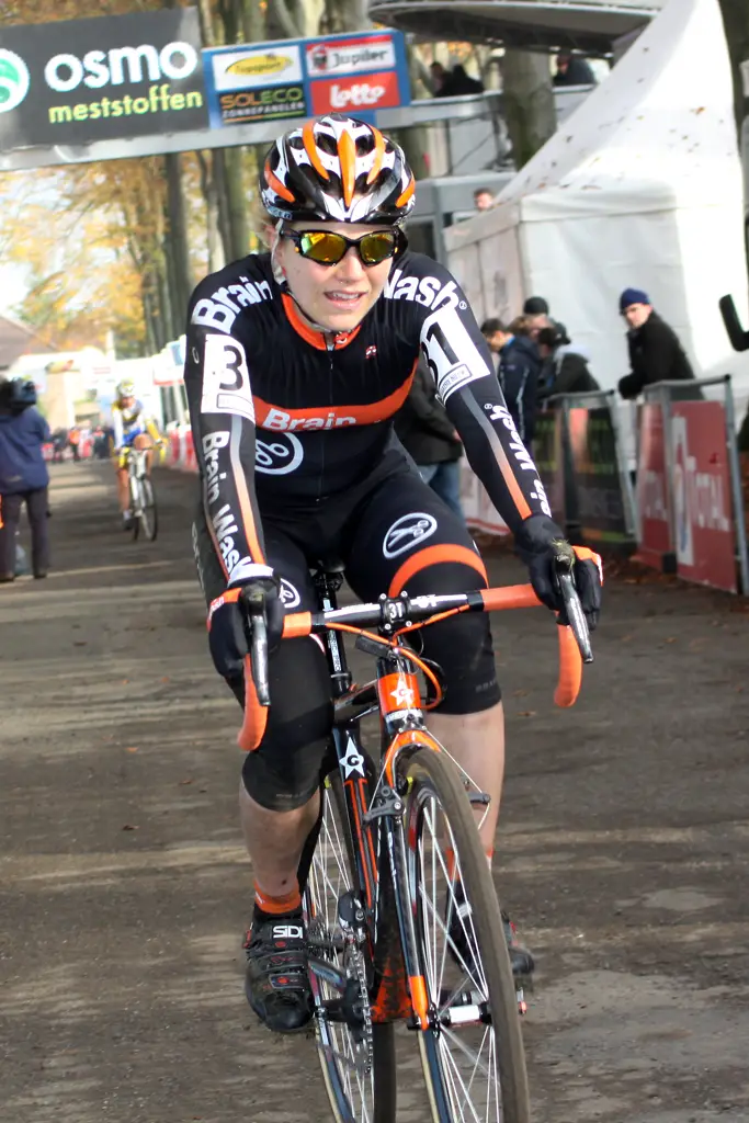 Sanne van Paassen wins the race in Asper-Gavere ©Bart Hazen