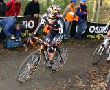 Sanne van Paassen attacks Sophie de Boer and Nikki Harris