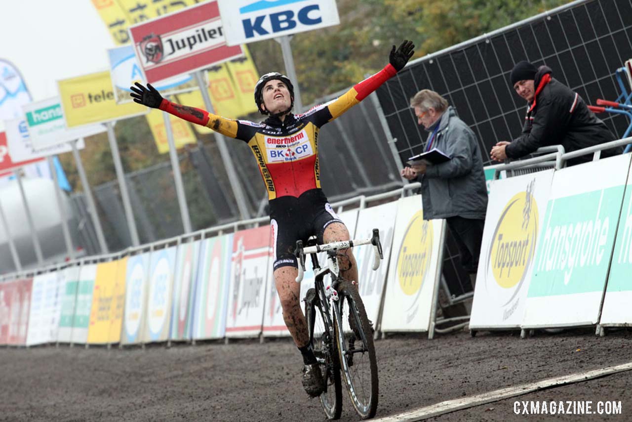 Sanne Cant wins Superprestige Gavere 2013. Â© Bart Hazen / Cyclocross Magazine