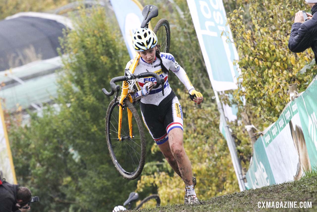 Nikki Harris on the run-up. Â©  Bart Hazen / Cyclocross Magazine