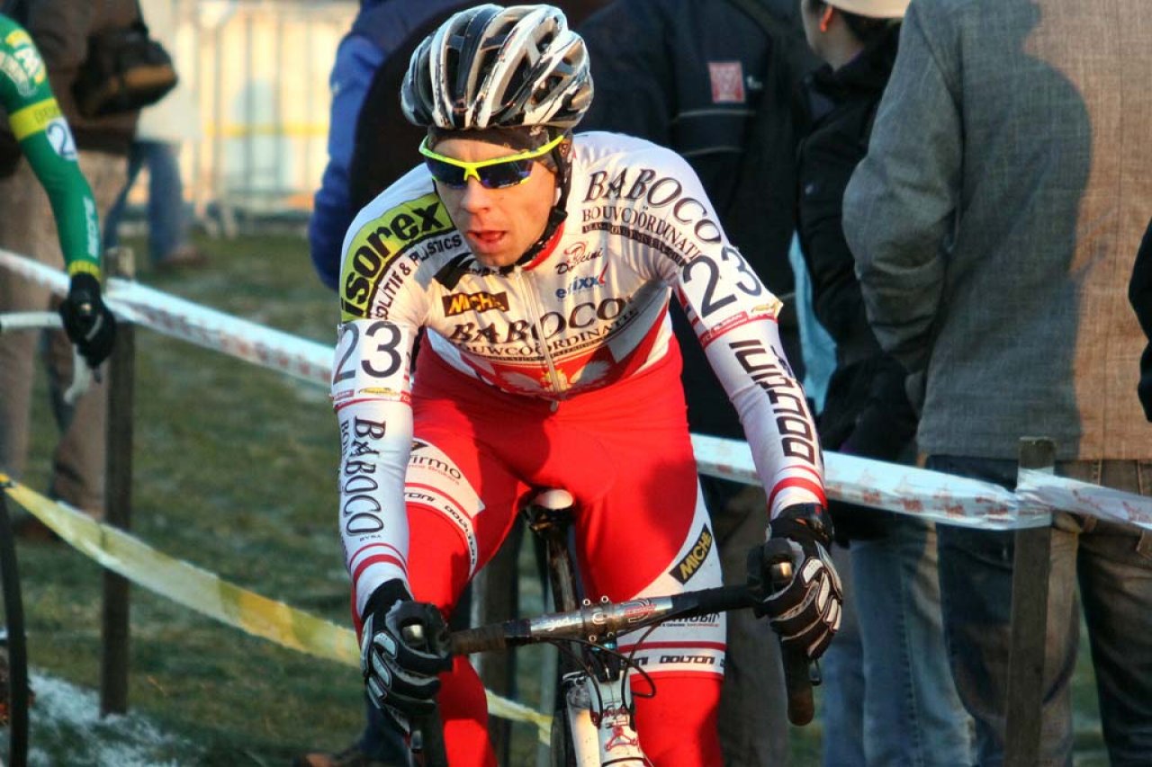 Mariusz Gil races through Gieten. © Bart Hazen