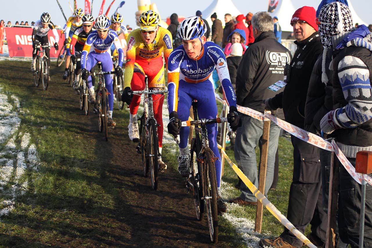 Mike Teunissen at the front early on © Bart Hazen