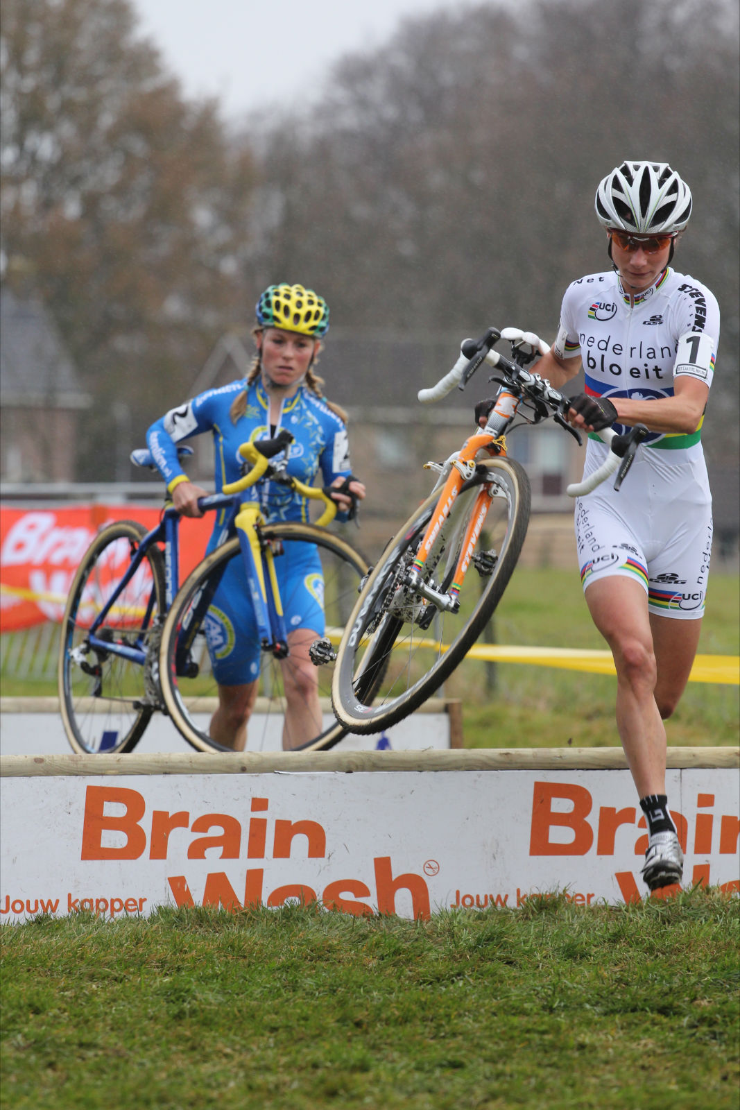 Leaders over the barriers. © Thomas van Bracht.