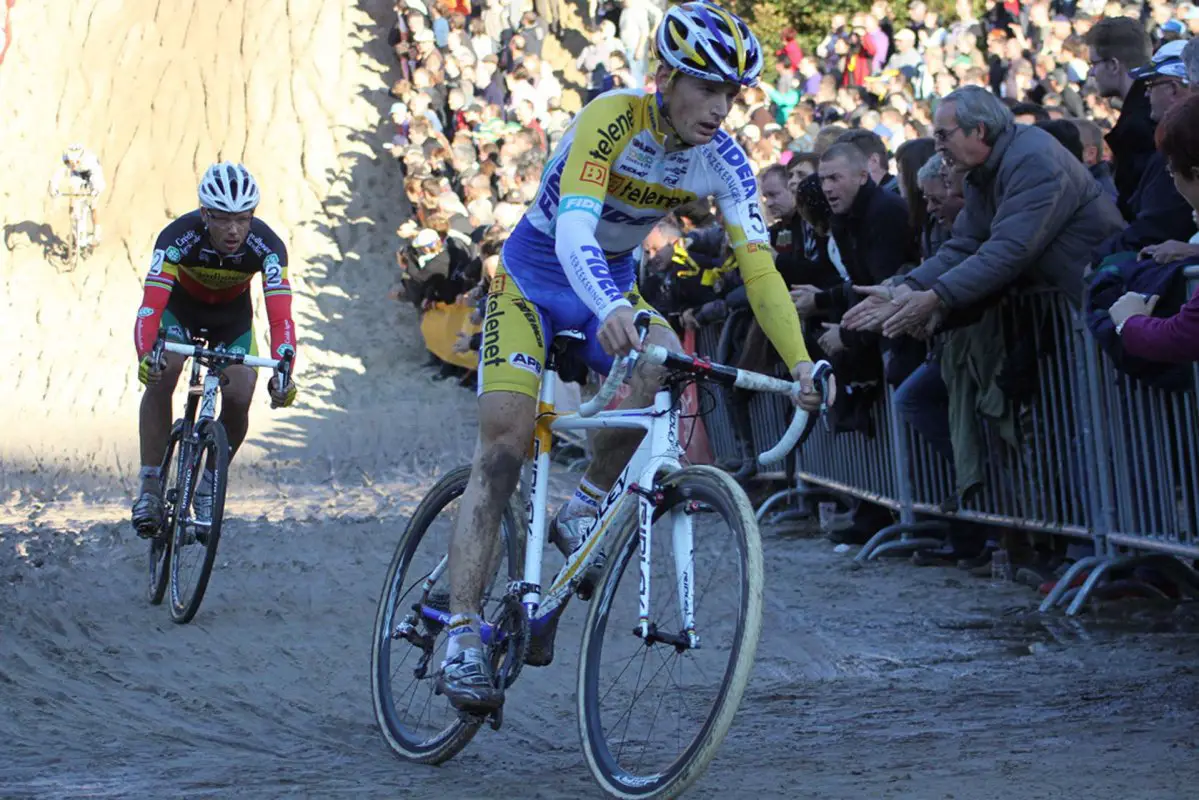 Kevin Pauwels leads Nys in Zonhoven. © Bart Hazen