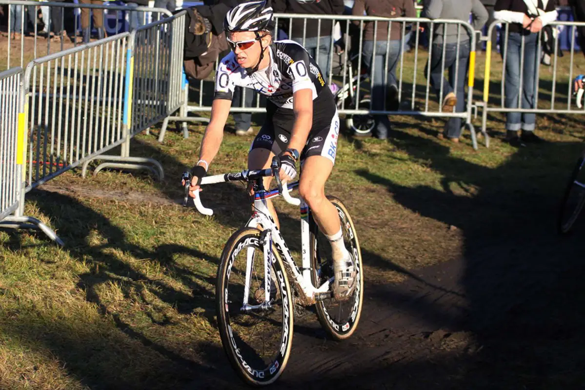 Dieter Vanthourenhout races through Zonhoven. © Bart Hazen