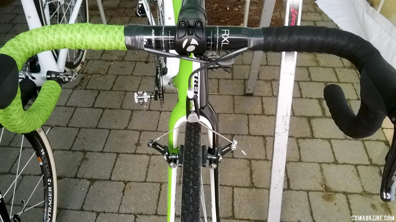 Sven Nys\' new Trek Boone features an IsoSpeed carbon cyclocross fork with decent mud clearance. © Cyclocross Magazine