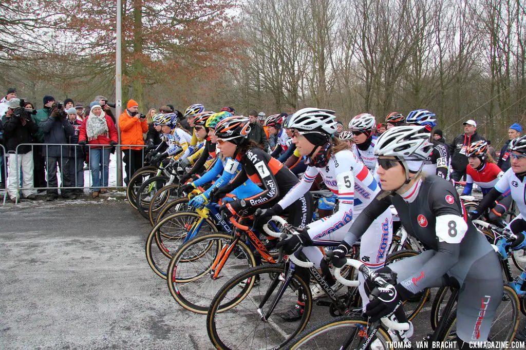 The elite women at GP Heuts in Heerlen. © Thomas Van Bracht