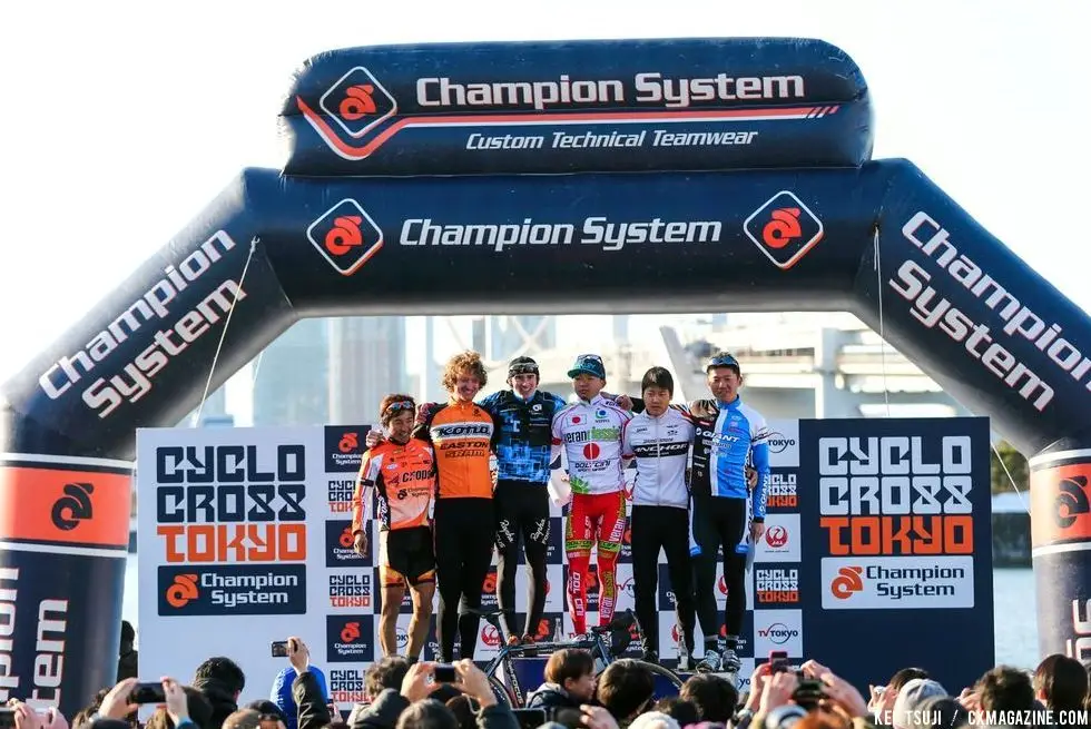 Men\'s podium at Tokyo Cyclocross. © 辻啓／Kei TSUJI