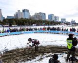 Takenouchi powers through the sandy course on the sunny afternoon after a record setting blizzard hit Tokyo at Tokyo Cyclocross. © 辻啓／Kei TSUJI