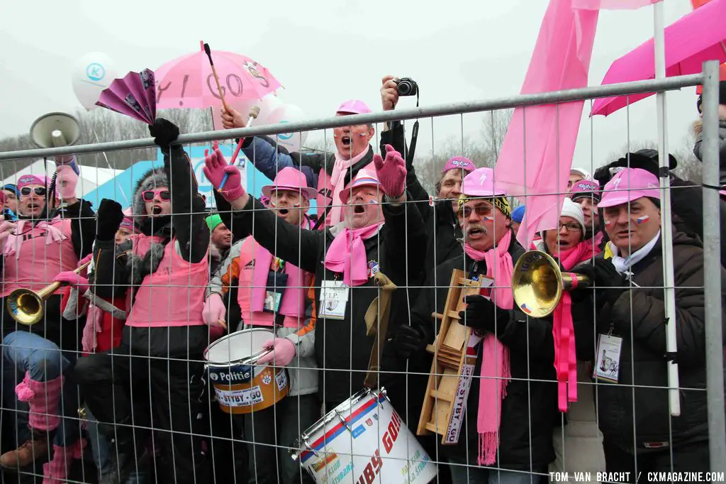 Stybar\'s fans are pretty in pink. ©Thomas van Bracht
