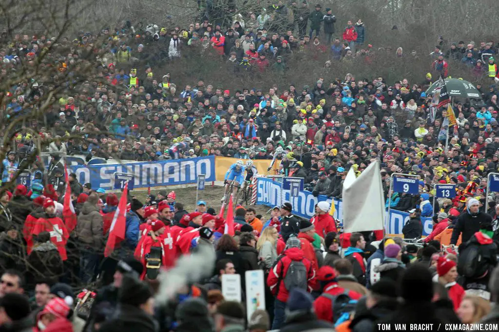 Over 60,000 fans line the course in Koksijde. ©Thomas van Bracht