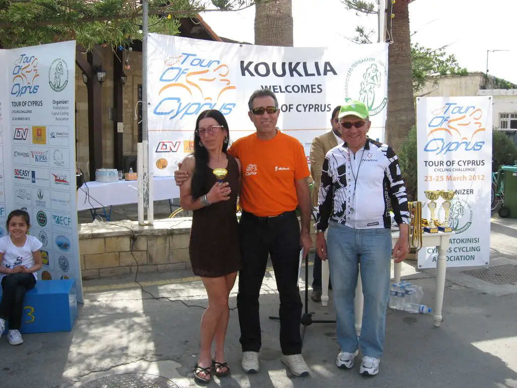 Nancy receiving her medal for oldest female competitor © Christine Vardaros