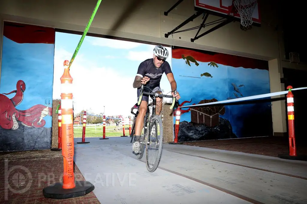 It’s not every day you get to race through an old barn-turned-gym. It’s one of the unique features of the Pacifica Crossfest, held at Casa Pacifica near Camarillo, CA. © Phil Beckman/PB Creative (pbcreative.smugmug.com)