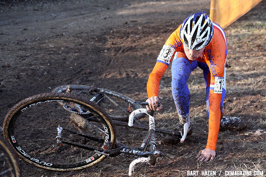 Mike Teunissen crashed in the first lap