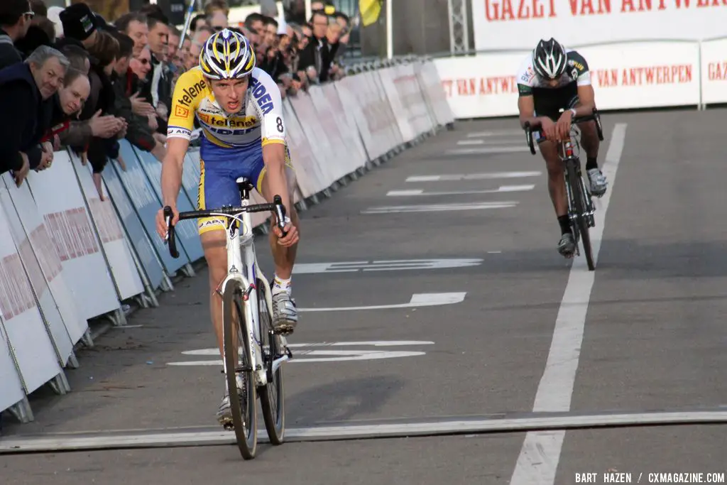 Micki van Empel wins the sprint for second from Wietse Bosmans. © Bart Hazen