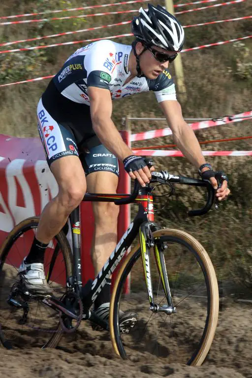 Wietse Bosmans negotiates the downhill. © Bart Hazen