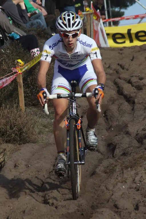 Lars van der Haar handles his machine through the deep and decisive mud. © Bart Hazen