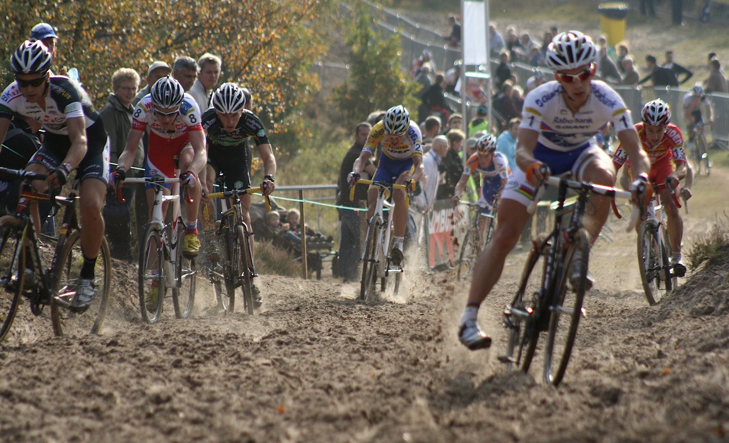 The lead group hits the sand ©Greeg Germer