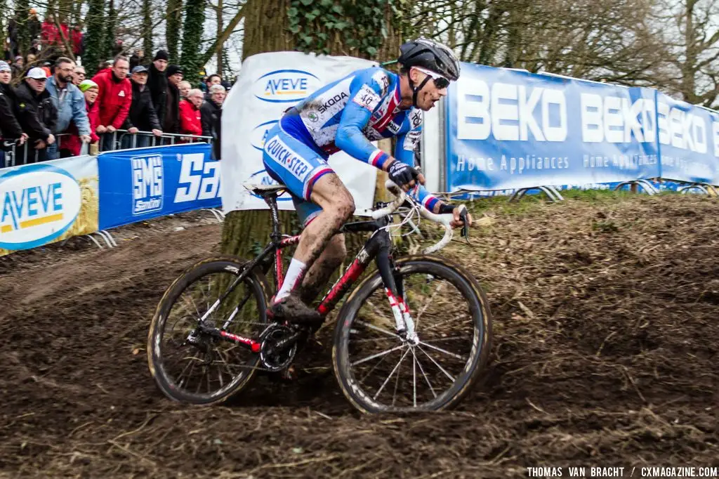 Stybar smoothly circumnavigating the tree at the UCI World Championships of Cyclocross. © Thomas Van Bracht