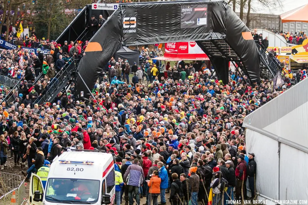 Massive crowds at the UCI World Championships of Cyclocross. © Thomas Van Bracht