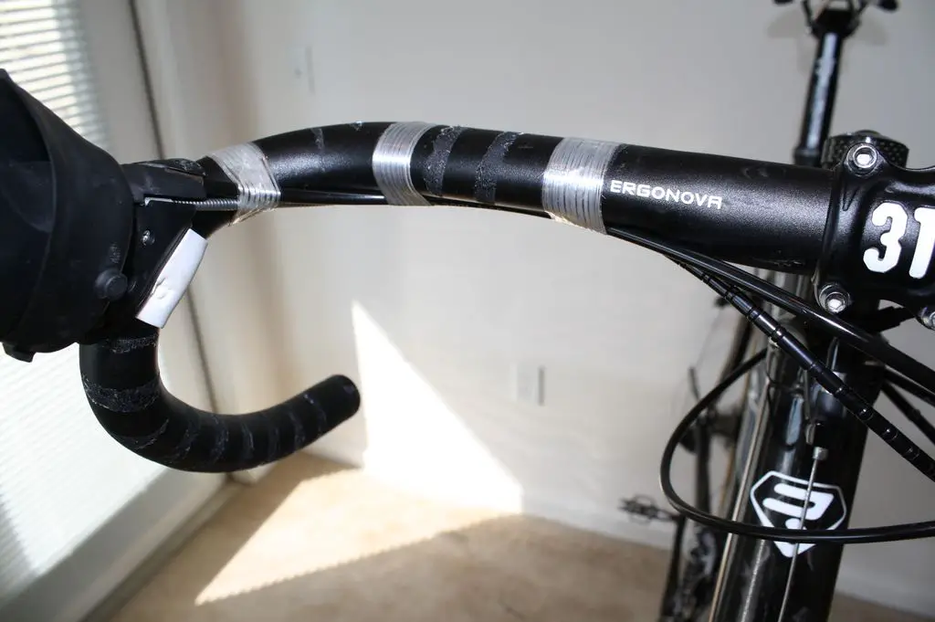 Use filament strapping tape to secure the housings on the handlebars for better security. © Jeremy Chinn