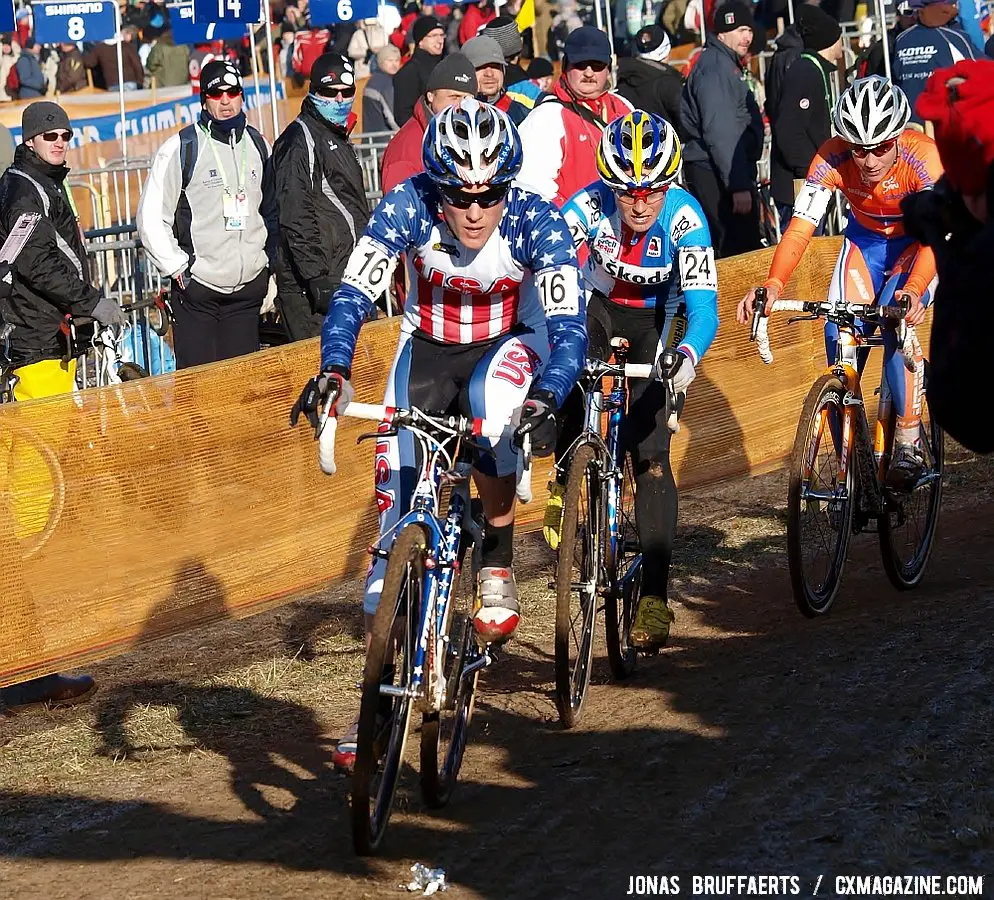 Compton driving the pace ahead of Nash and Vos