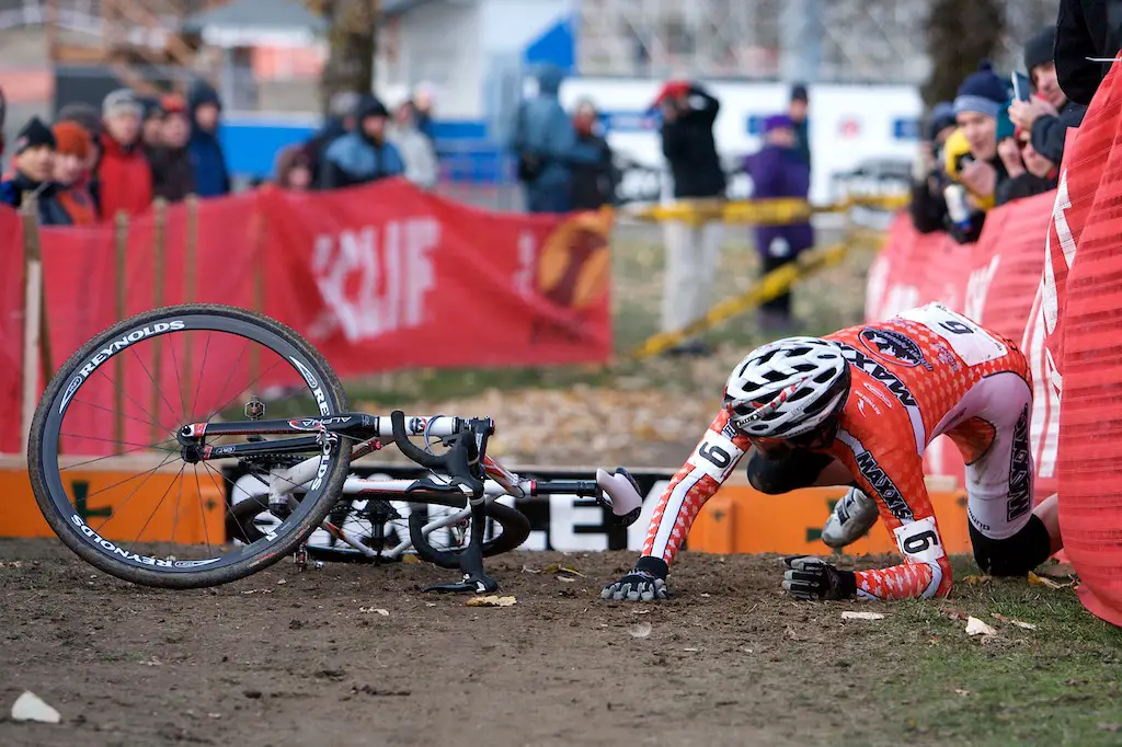 Geoff Kabush stumbles at the barriers. ? Joe Sales