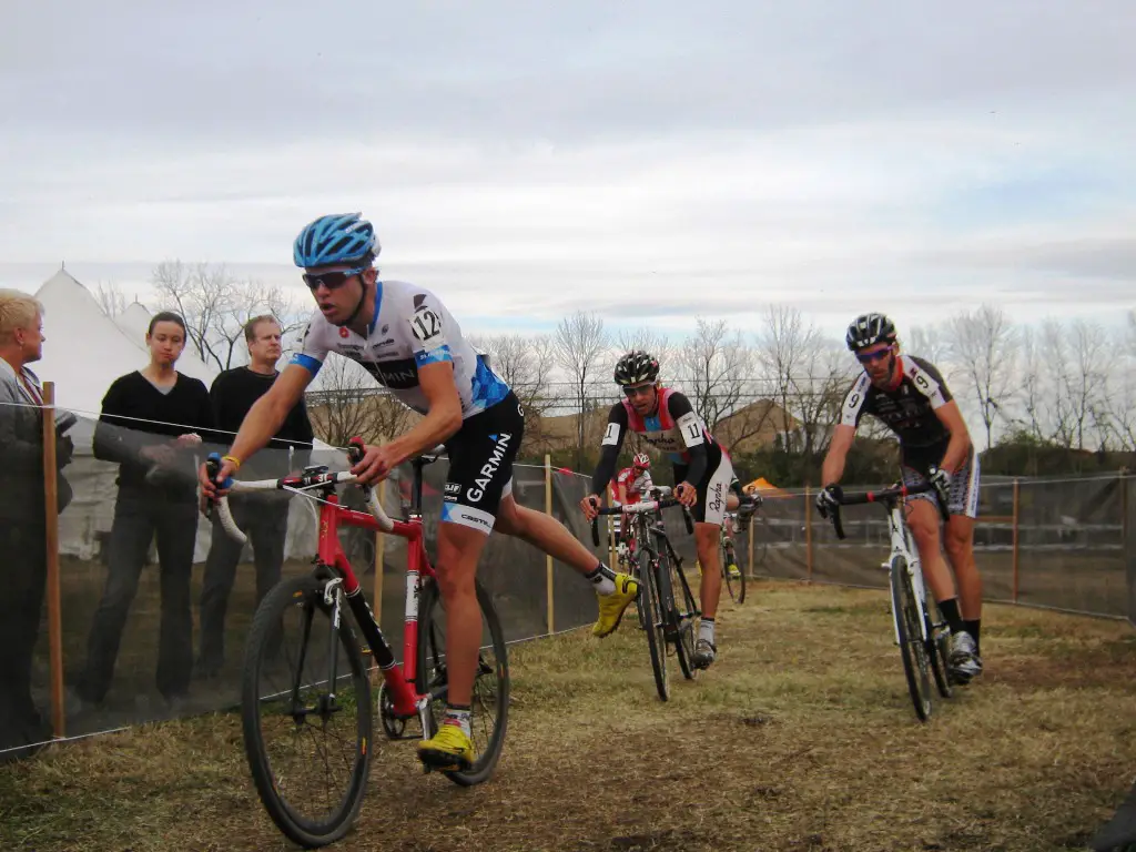 Heading up the the runup in the men\'s race. © J.D. Kimple