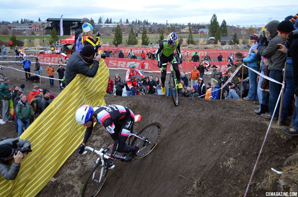The men\'s field started fast and furious. © Cyclocross Magazine