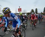 Nash snags the holeshot. © Cyclocross Magazine