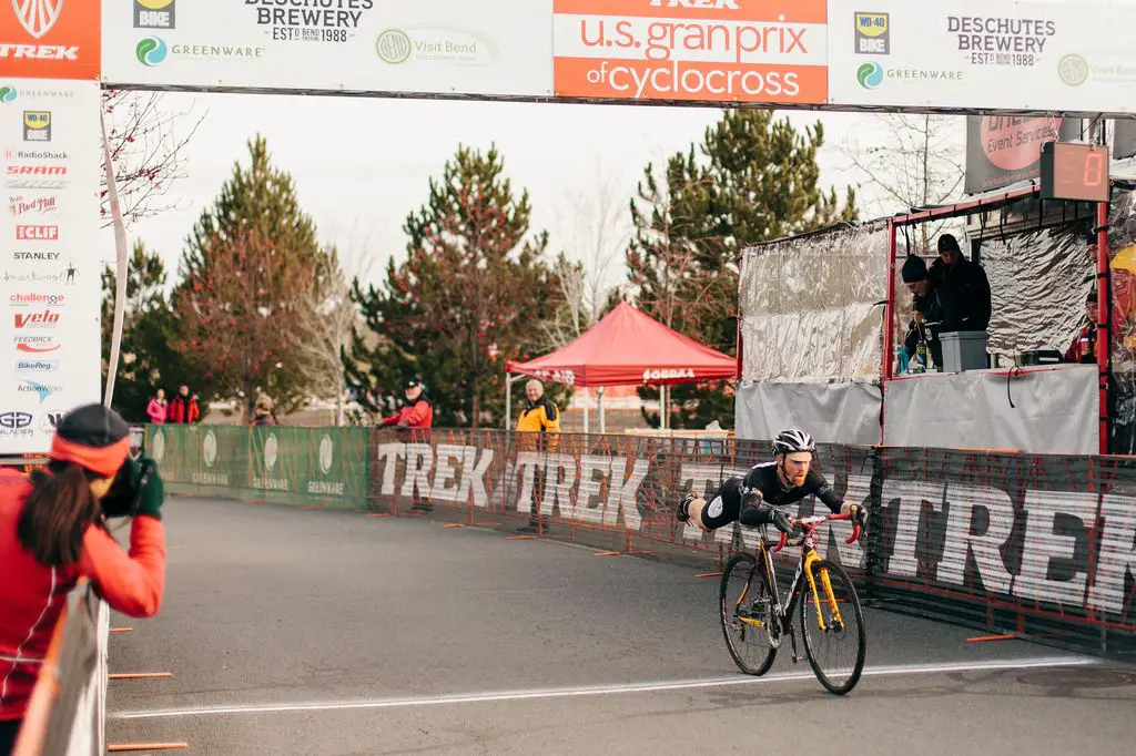 Superman-ing through the finish. © Jason Perry