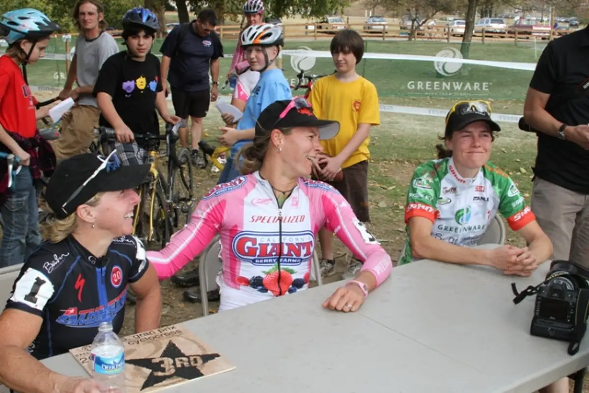 Laura, Meredith and Georgia talking about the race after the Q&A session. © Amy Dykema 