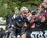  Elite rider Mike Sherer (The Pony Shop) takes a handup from Rob Curtis (Psimet Wheels) Saturday at the USGP Planet Bike Cup in Sun Prairie Wisconsin. © Aaron Johnson