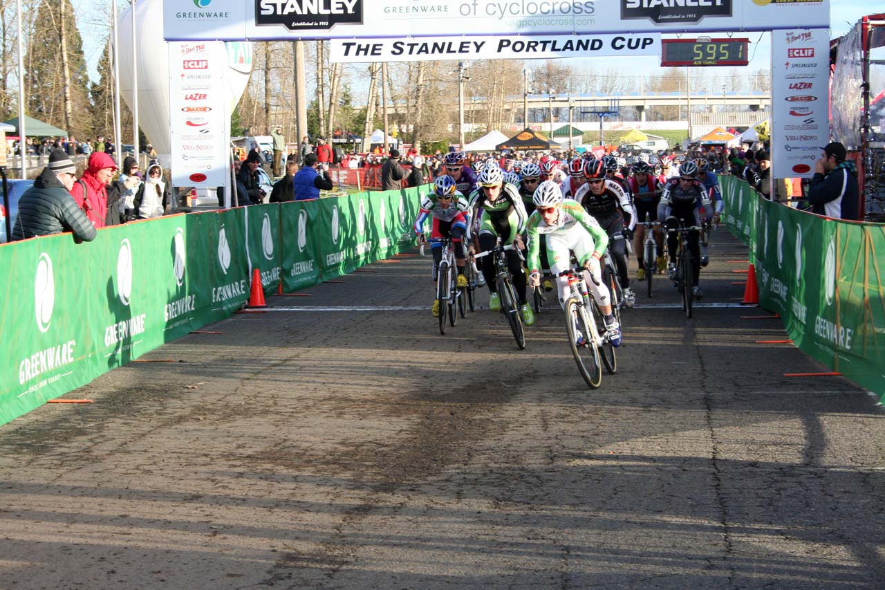 Luke Keough takes the early lead, with Jeremy Powers coming up fast © Josh Liberles