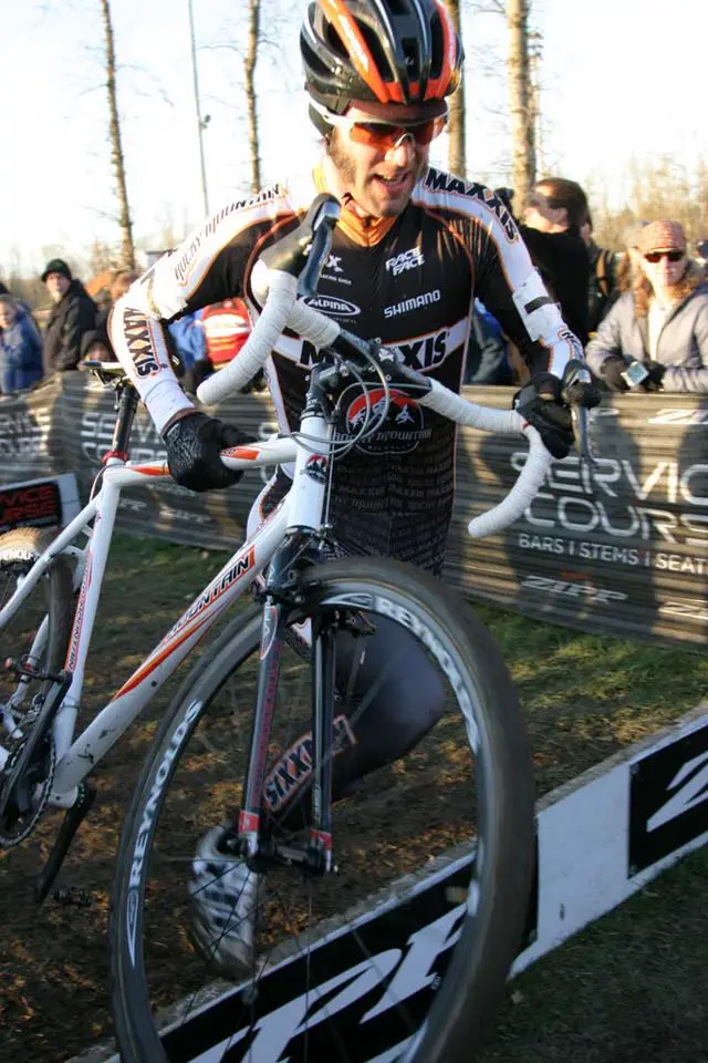 Geoff Kabush latched onto the back of the lead group © Dave Roth