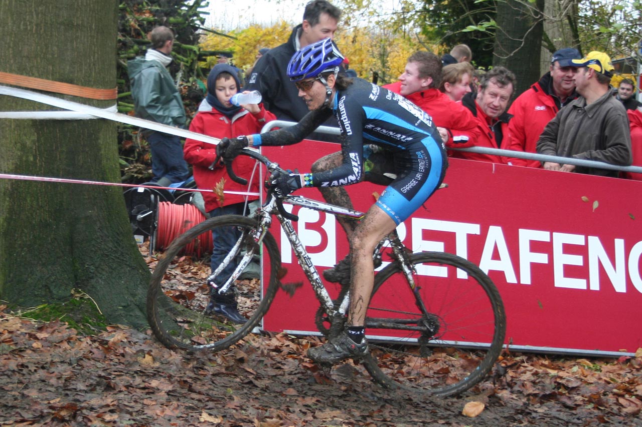 Christine taking the outside line on the corner. ? Hugo Spiegelaere