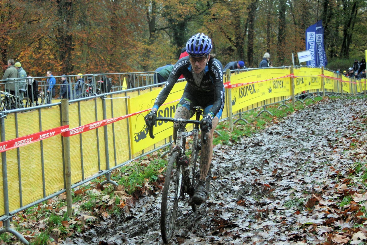 Christine rocking through the mud ? Hugo Spiegelaere