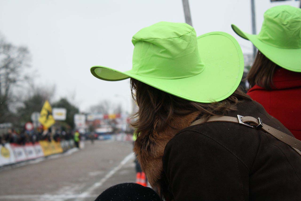 Fans await the arrival of World Champion Zdenek Stybar and Niels Albert. ? Dan Seaton