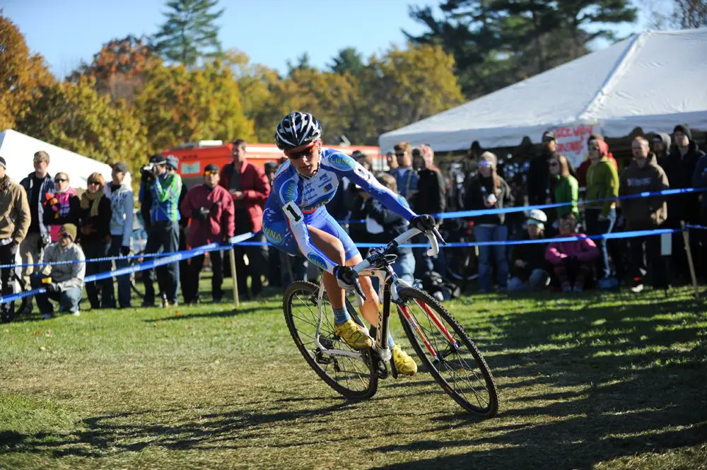 Katerina Nash drives through the crowds © Natalia Boltukhova | Pedal Power Photography | 2011