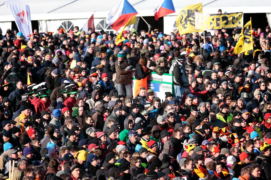 Crowds estimated at over 30,000 filled up the town of Hoogerheide for the 2009 Cyclocross Wolrd Championships.