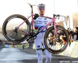 Stybar shows his pink Specialized bike ©Bart Hazen