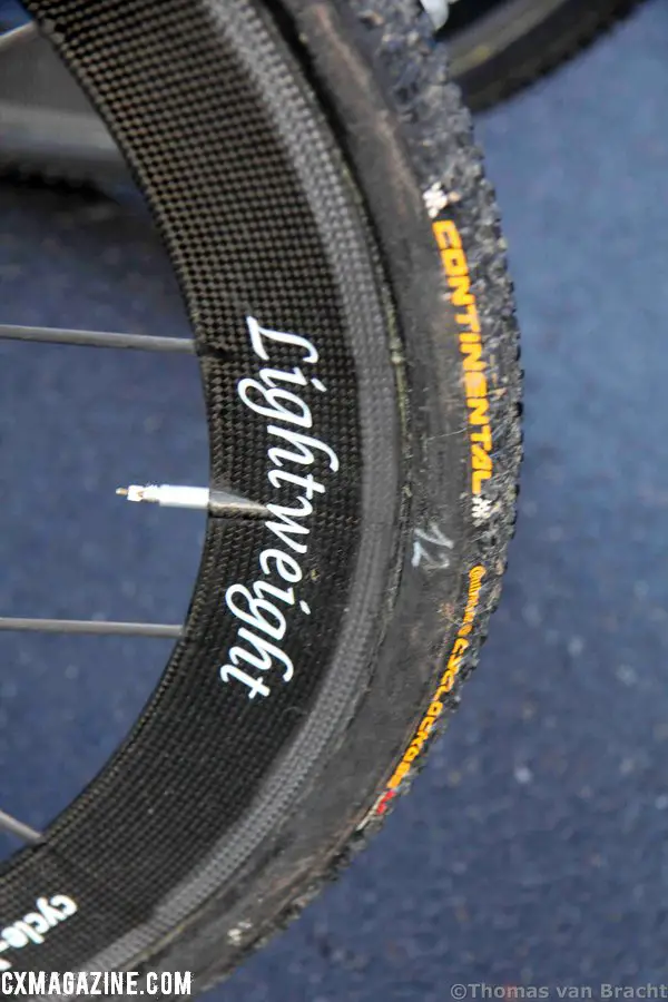 Lightweight wheels wrapped with Continental Cyclocross tubular tires are both relatively rare on the cyclocross scene. ©Thomas van Bracht