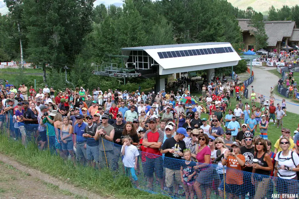 The crowds line up to watch the race. ©Amy Dykema