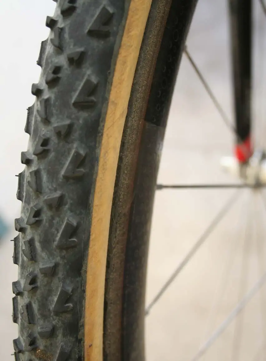 The Zipp 303\'s wide rim provides more support for a 32 mm wide cyclocross tubular. ? Cyclocross Magazine  