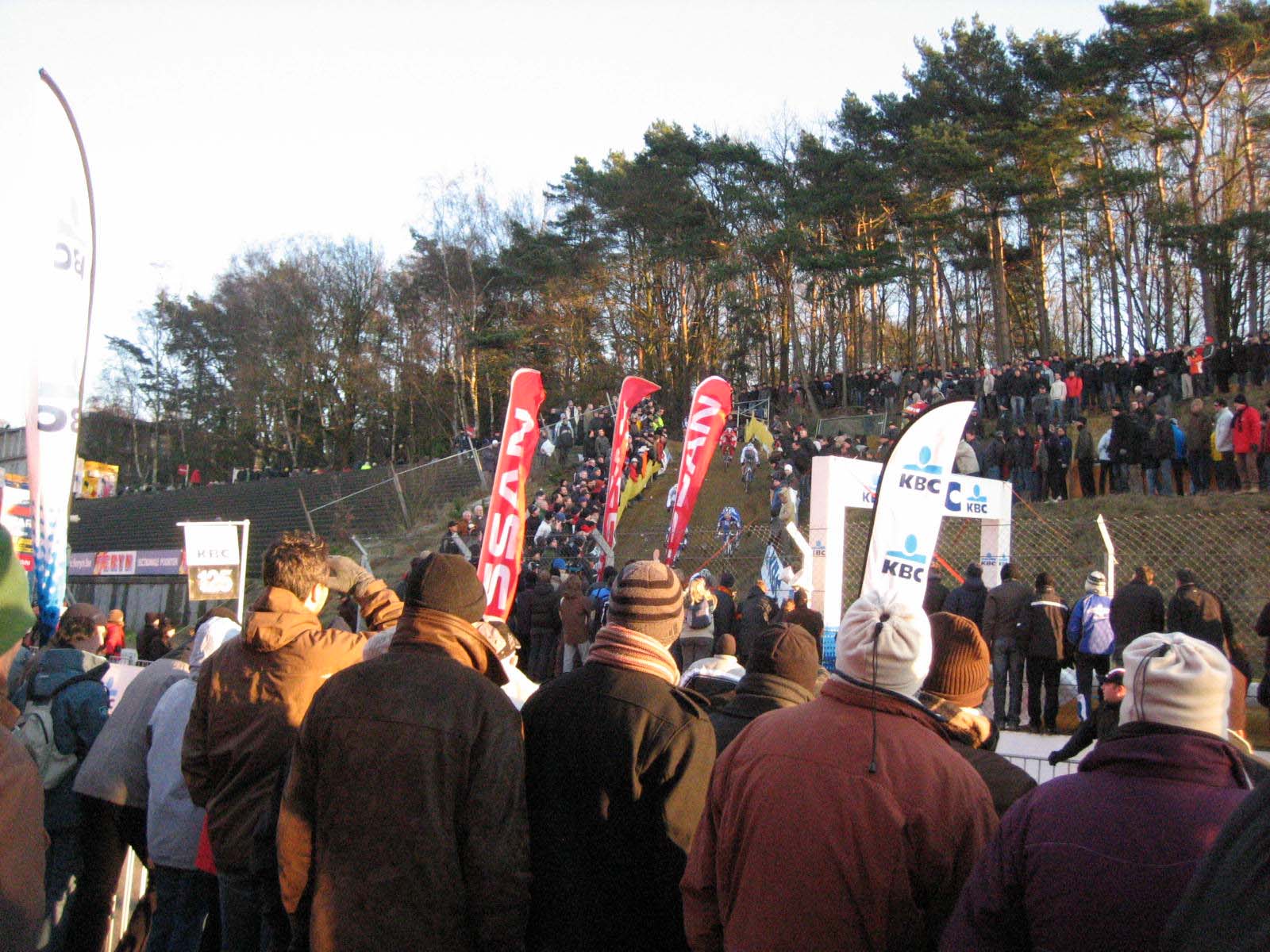 Heavy crowds watch the tough descent.