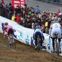 zolder-women-descending.jpg